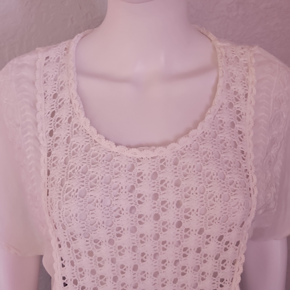 MONTEAU Winter White Crochet Embroidered Assymetric Festival Tunic - Picture 4 of 10